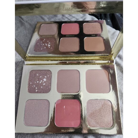 True & Luscious Lucky Glow Bronze And Highlight Palette Volume II - Picture 5 of 5